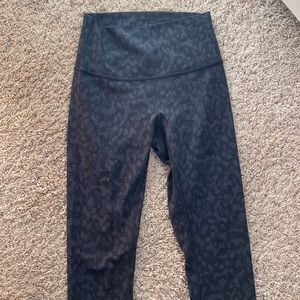 Lululemon Crop leopard/animal print leggings
